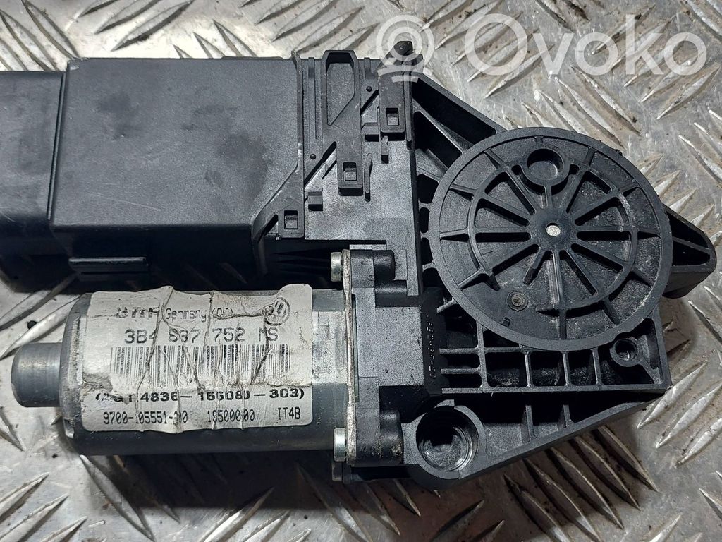 Volkswagen PASSAT B5.5 Silnik regulatora szyby drzwi przednich 