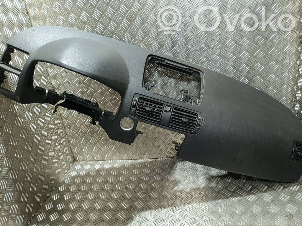 Volvo V50 Panelis 