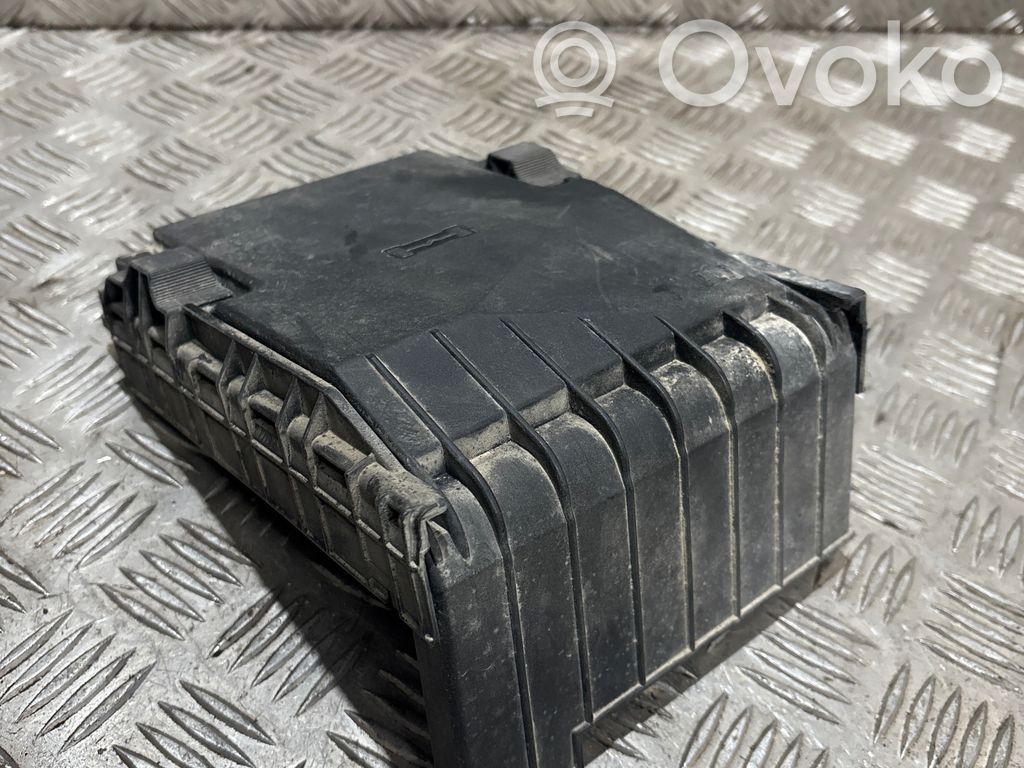 Volkswagen PASSAT B6 Coperchio scatola dei fusibili 
