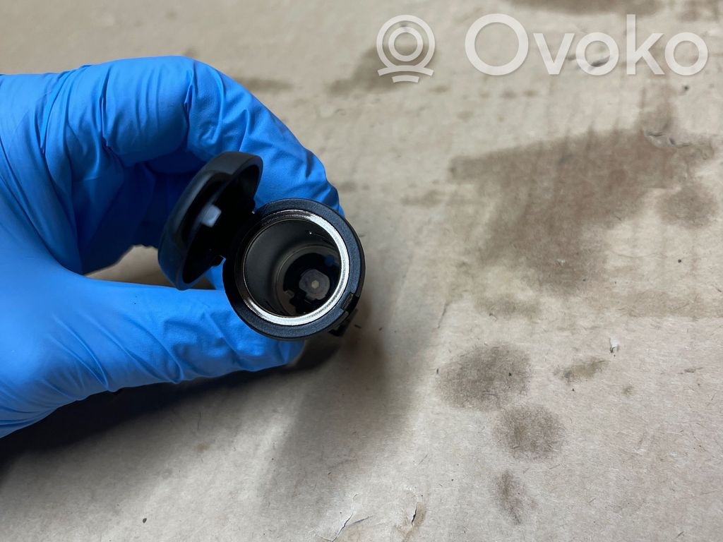 Opel Corsa F 12V Steckdose vorne 