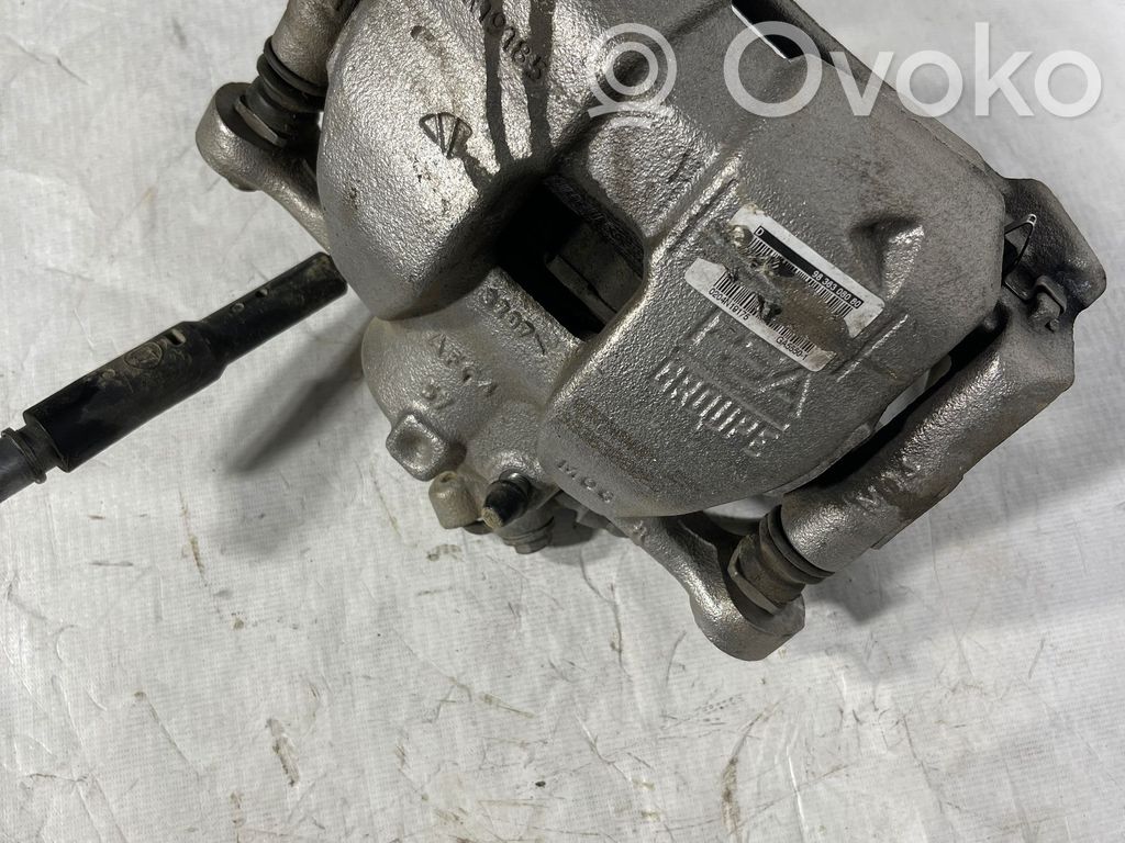Opel Corsa F Zacisk hamulcowy przedni 