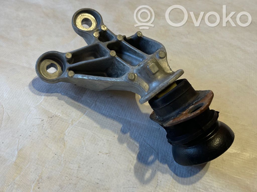 Engine mount bracket   112332399R