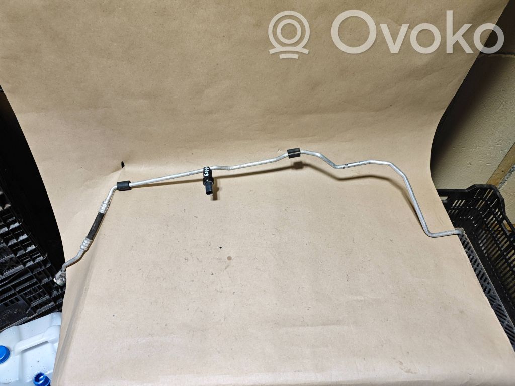 BMW 5 F10 F11 Ilmastointilaitteen putki (A/C) 
