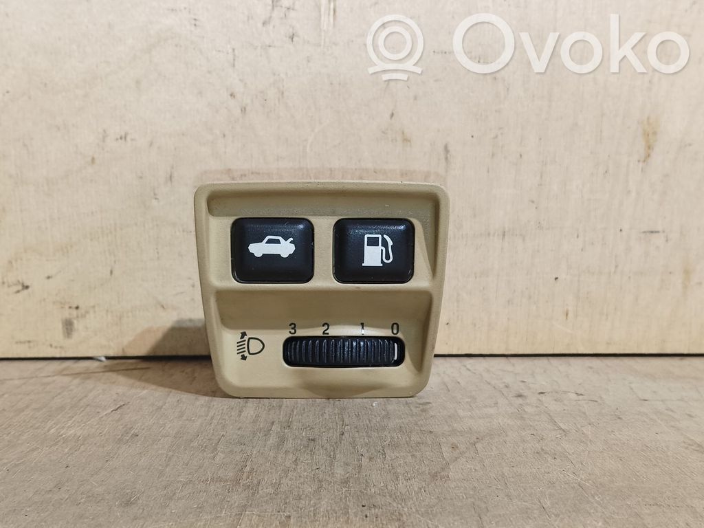 Jaguar S-Type Fuel tank opening switch 