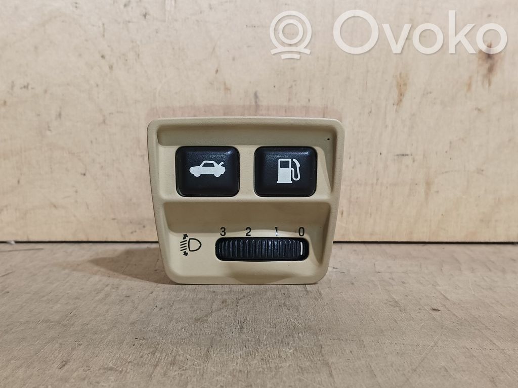 Jaguar S-Type Tailgate opening switch 