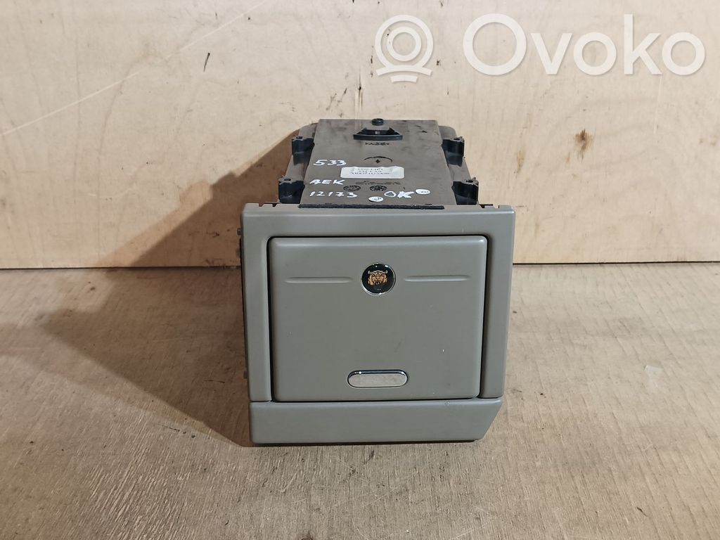 Jaguar S-Type Glove box 