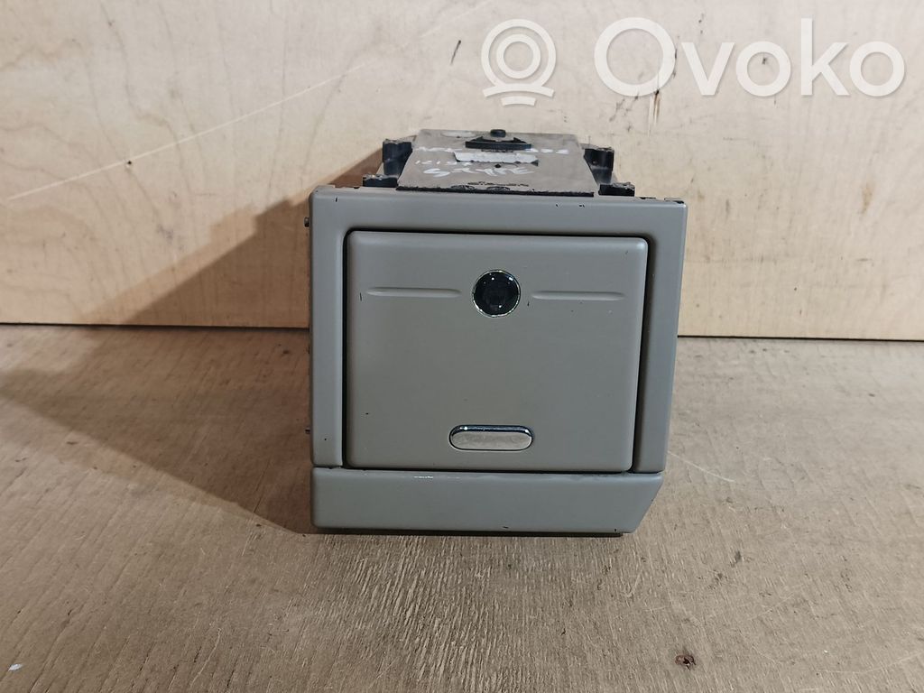 Jaguar S-Type Glove box 