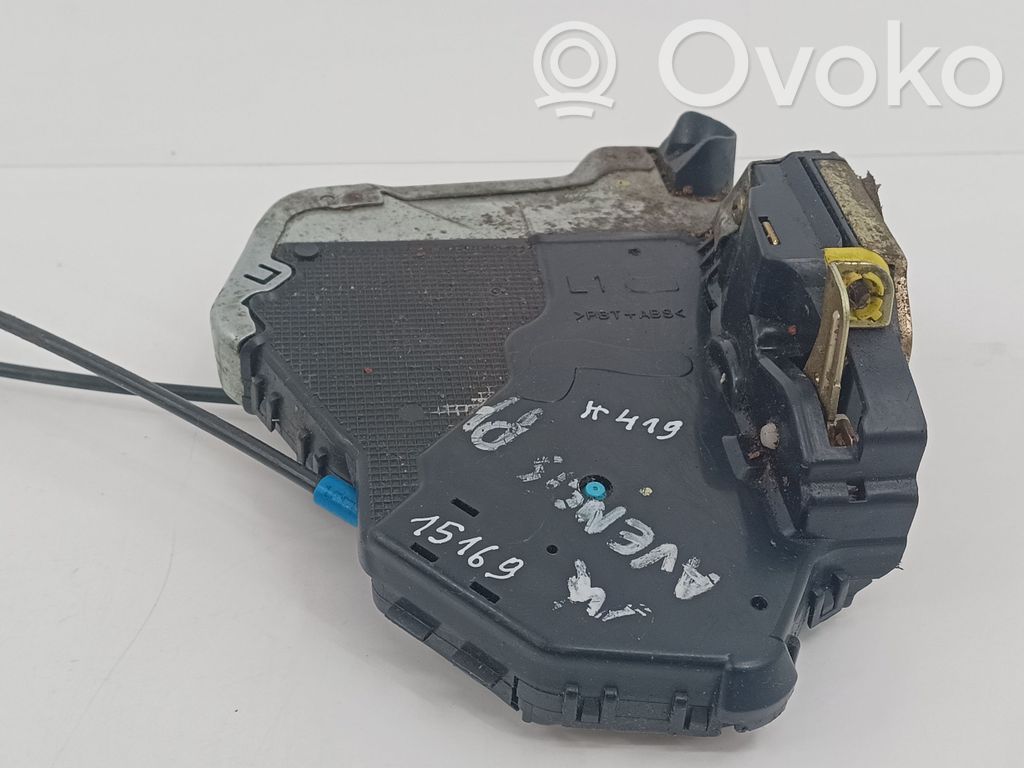 Toyota Avensis T250 Front door lock 