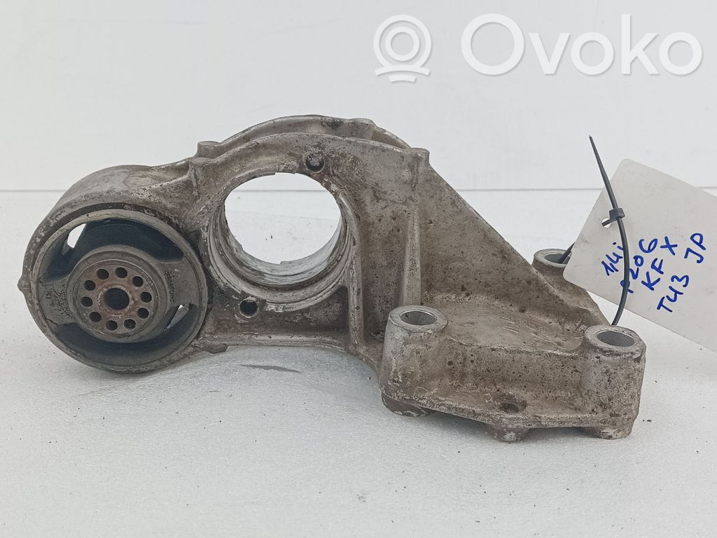 Peugeot 206 Pusass sakabes gultņa stiprinājums 