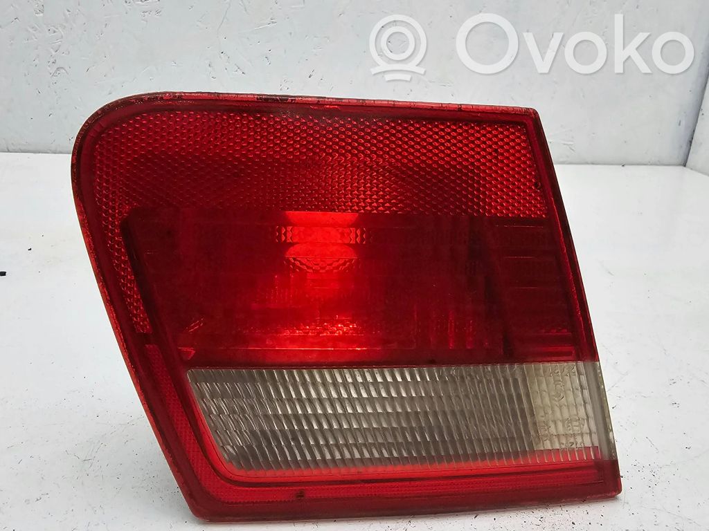 BMW 3 E46 Aizmugurējais lukturis pārsegā 