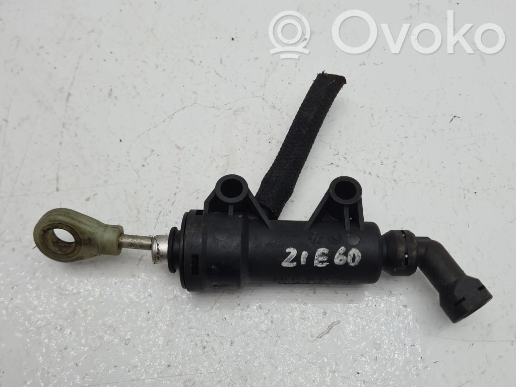 BMW 5 E60 E61 Cilindro maestro de embrague 
