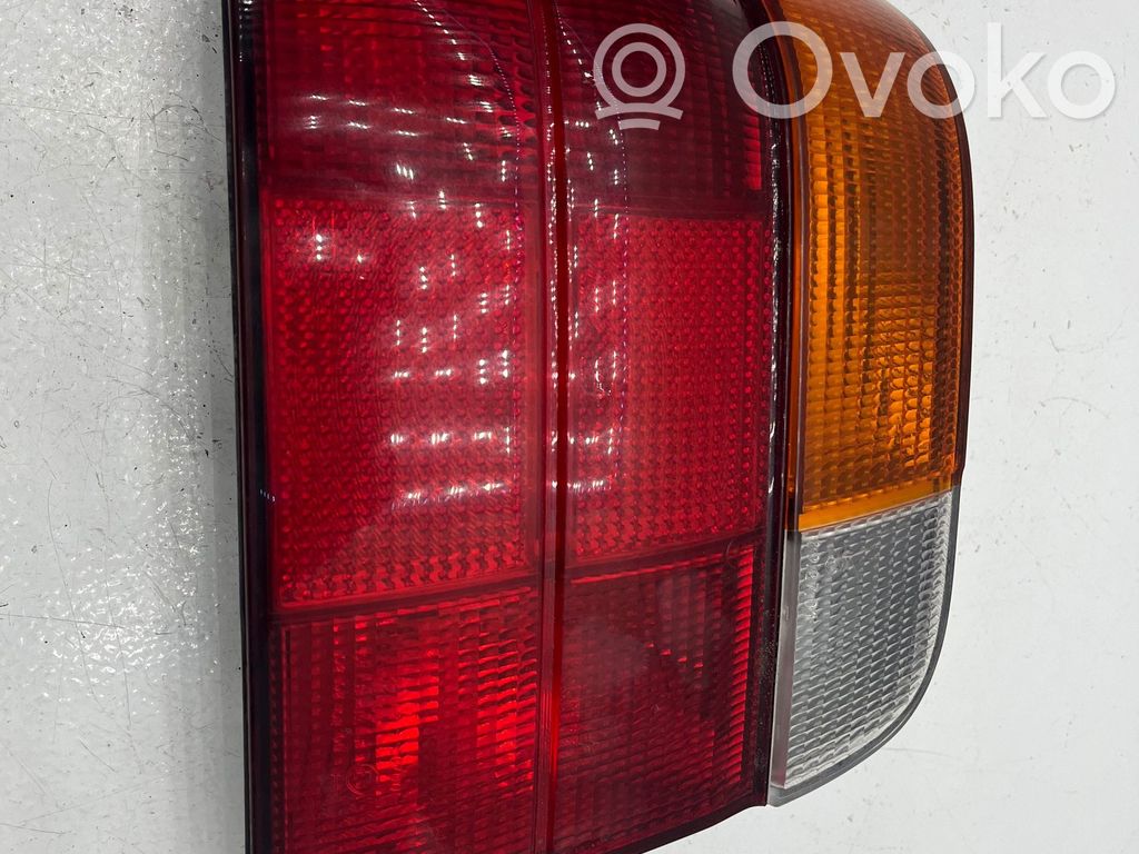 BMW 3 E36 Задний фонарь в кузове 