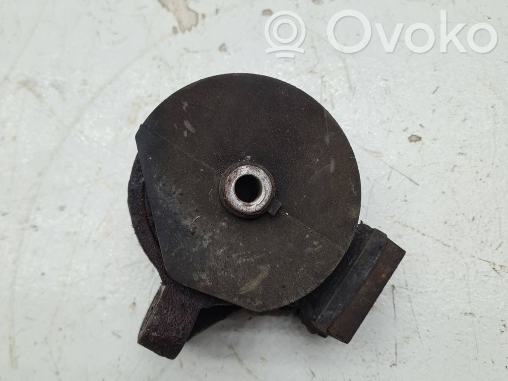 Engine mount bracket