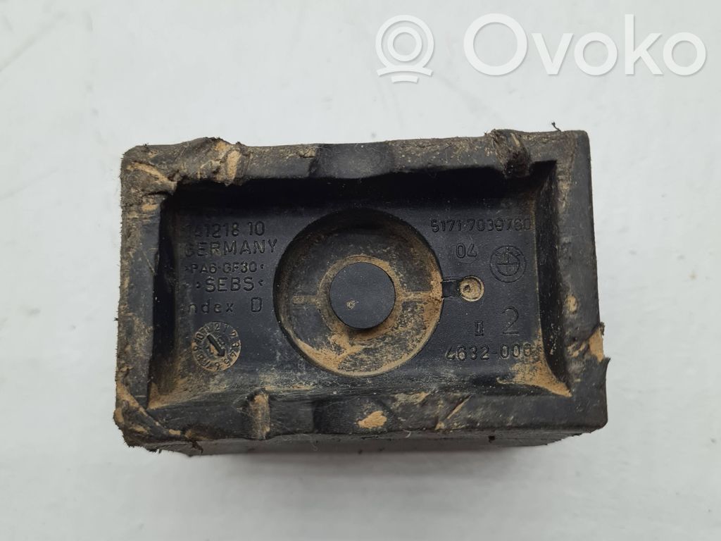 BMW 5 E39 Jacking socket point 