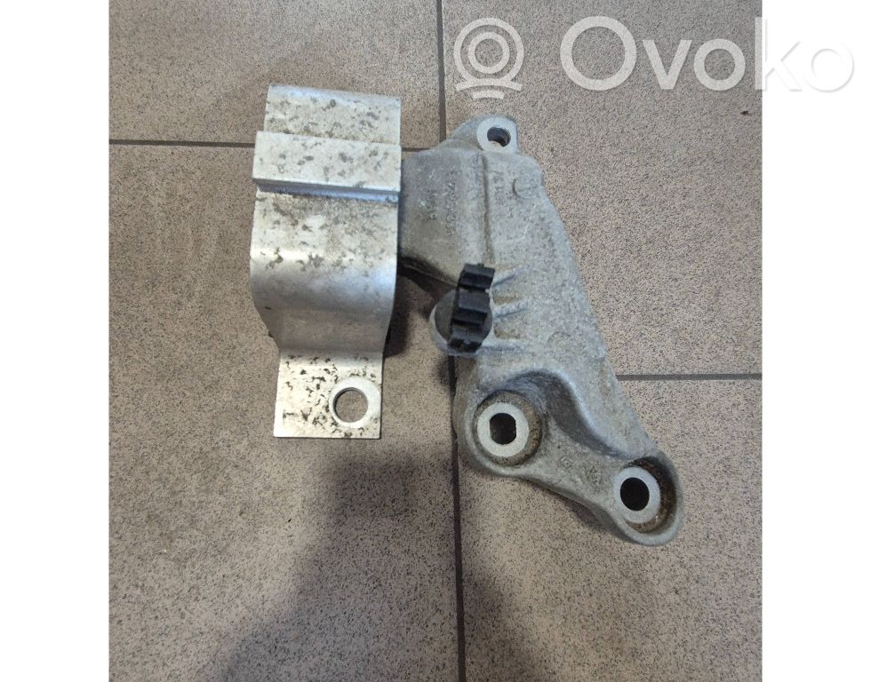 Dacia Duster II Engine mount bracket 