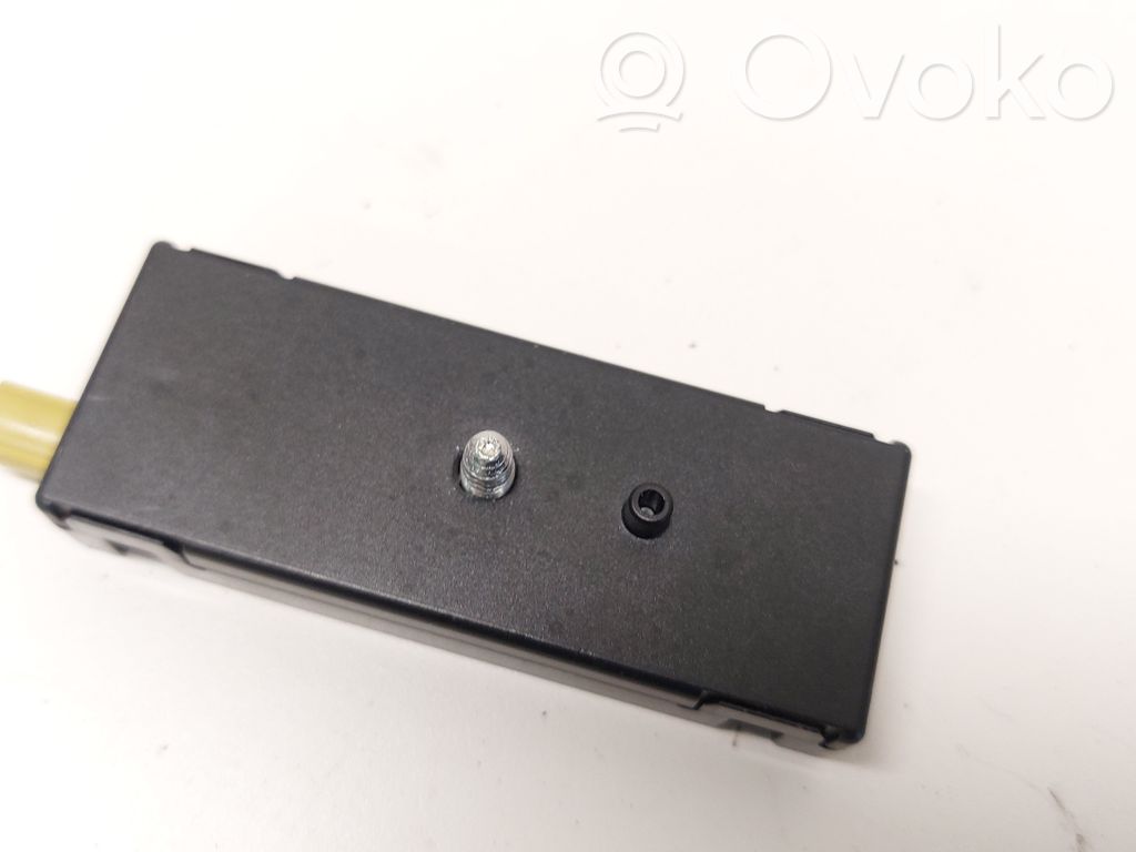 BMW 3 G20 G21 Antenos stiprintuvas 