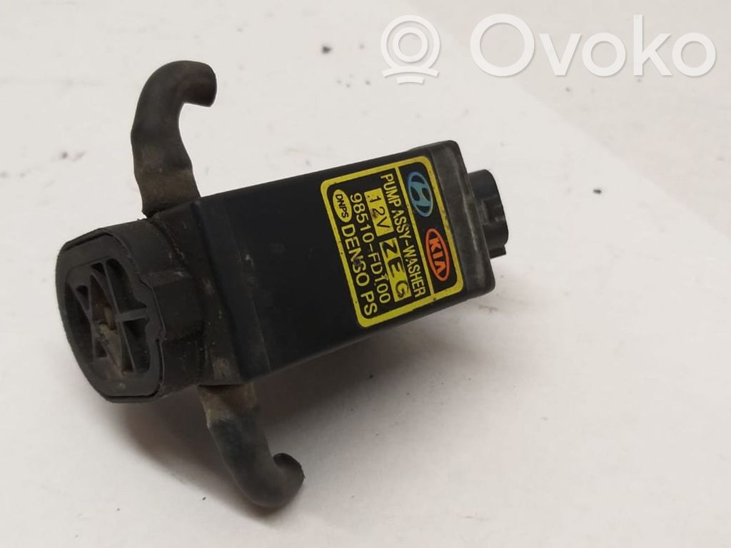 KIA Sorento Windscreen/windshield washer pump 