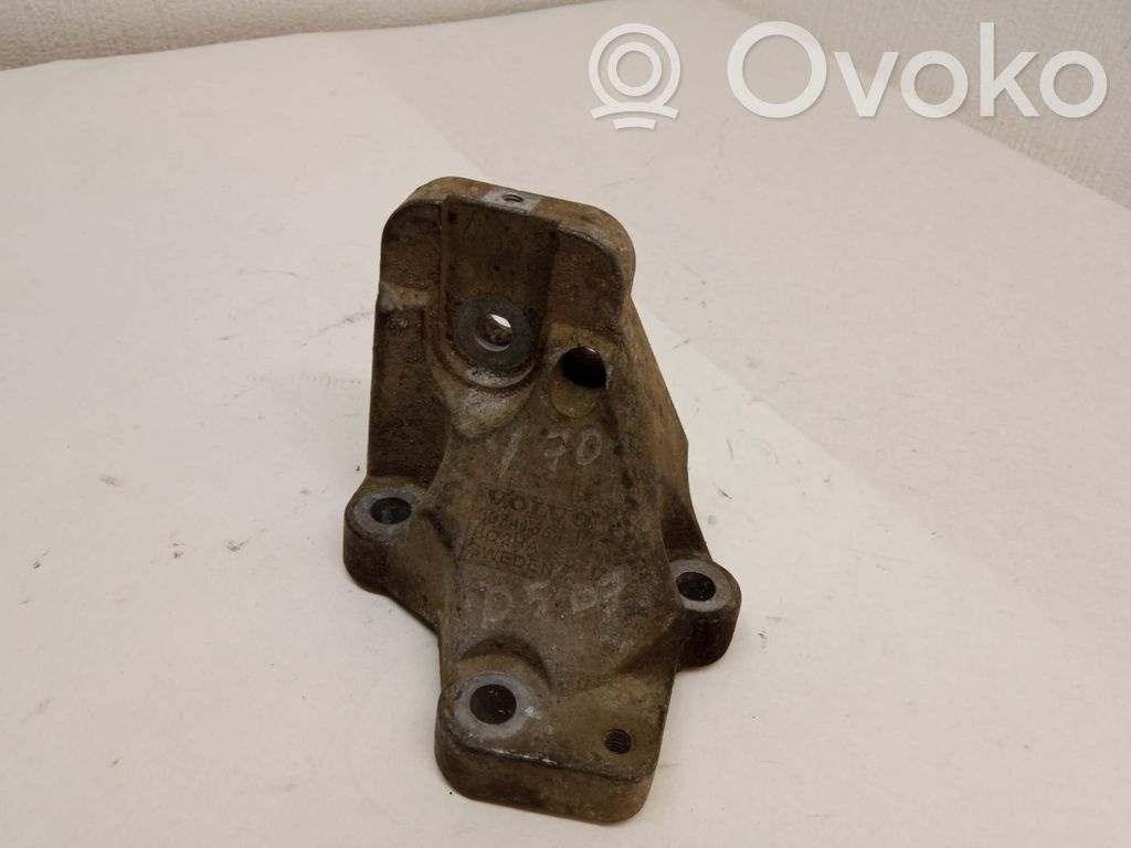 Volvo V70 Engine mounting bracket 