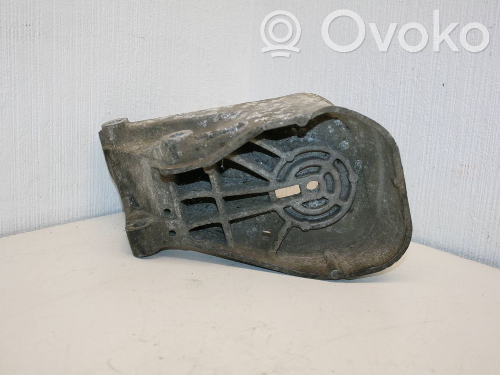 Volvo S80 Engine mounting bracket 