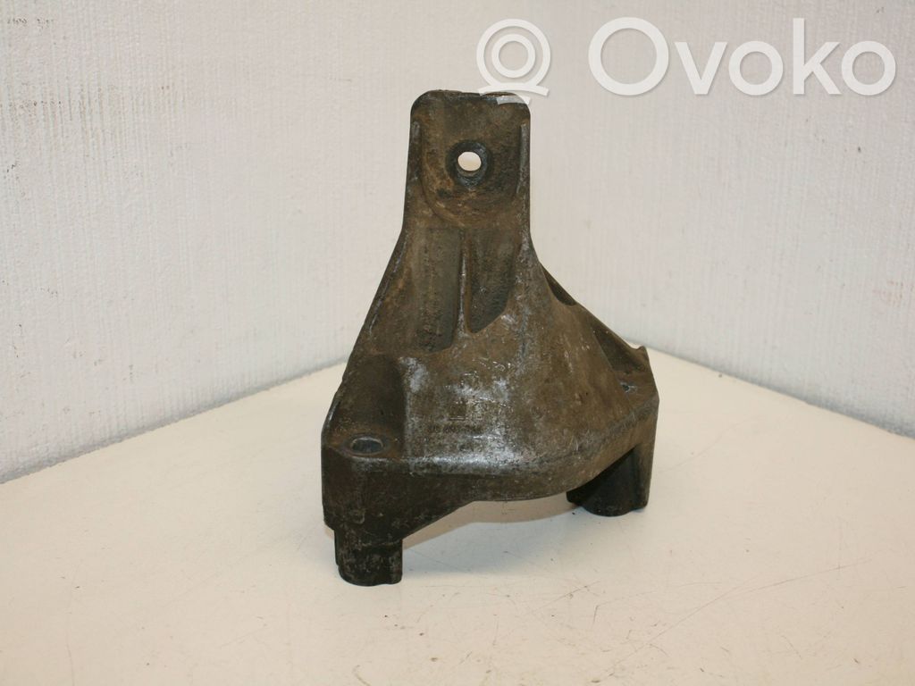 Opel Vectra B Engine mounting bracket 