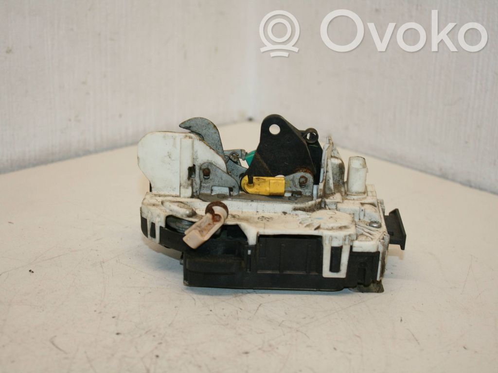 Dodge Caliber Takaoven lukko 