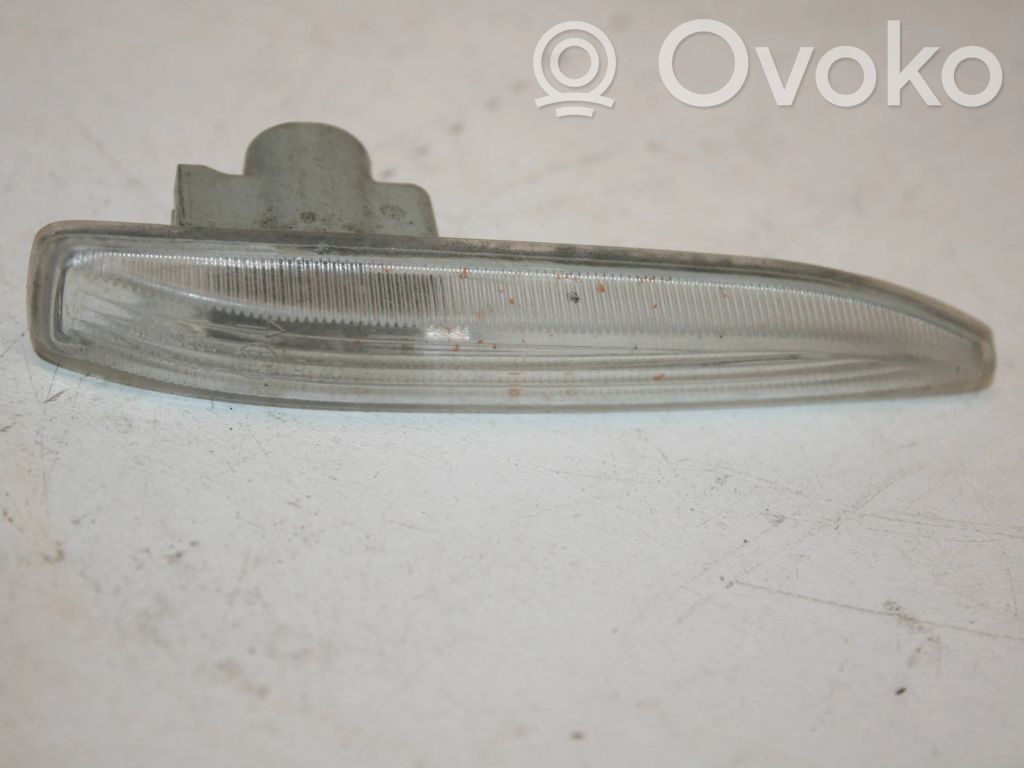 BMW 7 E65 E66 Etupuskurin suuntavilkku 