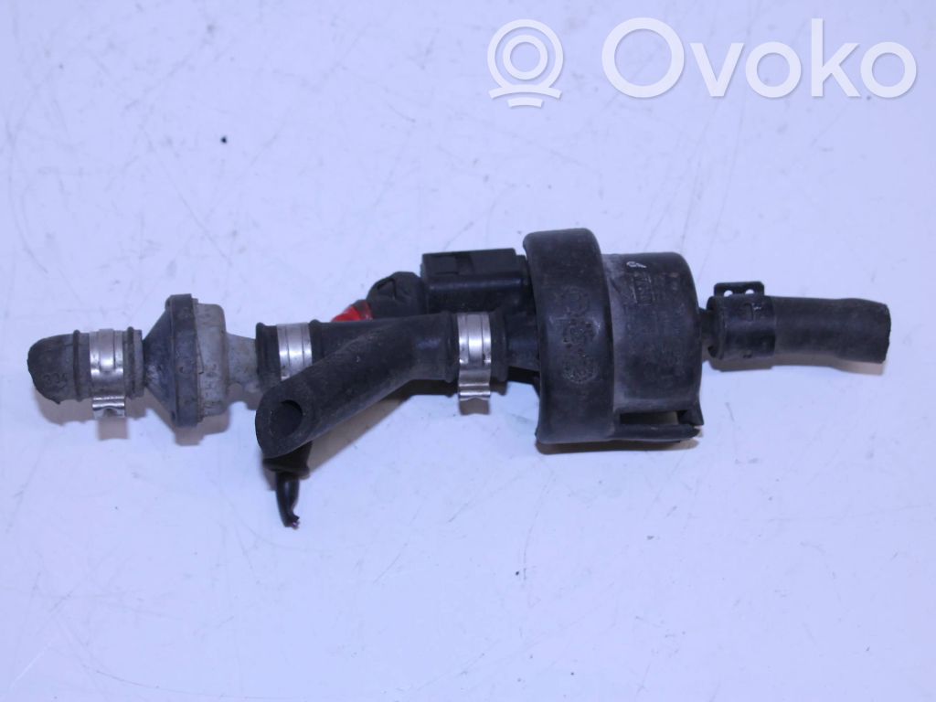 Audi A4 S4 B7 8E 8H Válvula de vacío (Usadas) 