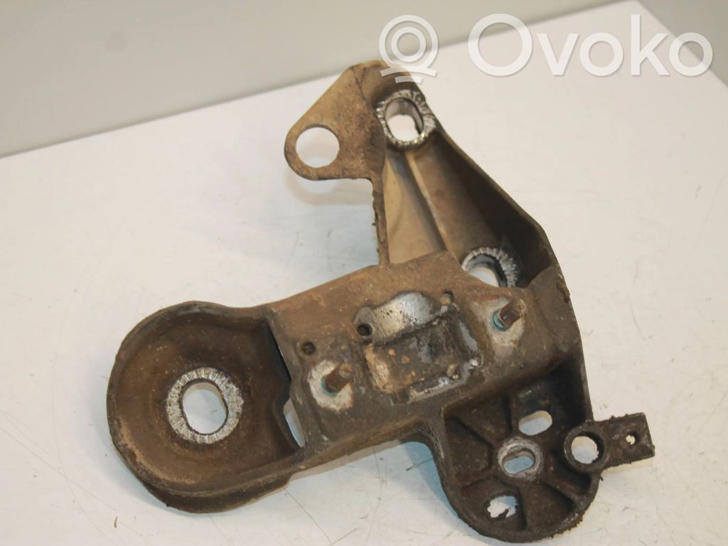 Audi A6 Allroad C5 Engine mounting bracket 