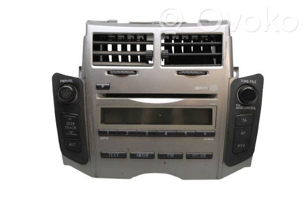 Toyota Yaris Panel / Radioodtwarzacz CD/DVD/GPS 