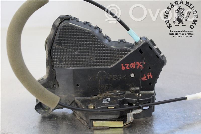 Toyota Corolla E120 E130 Priekinė durų spyna 
