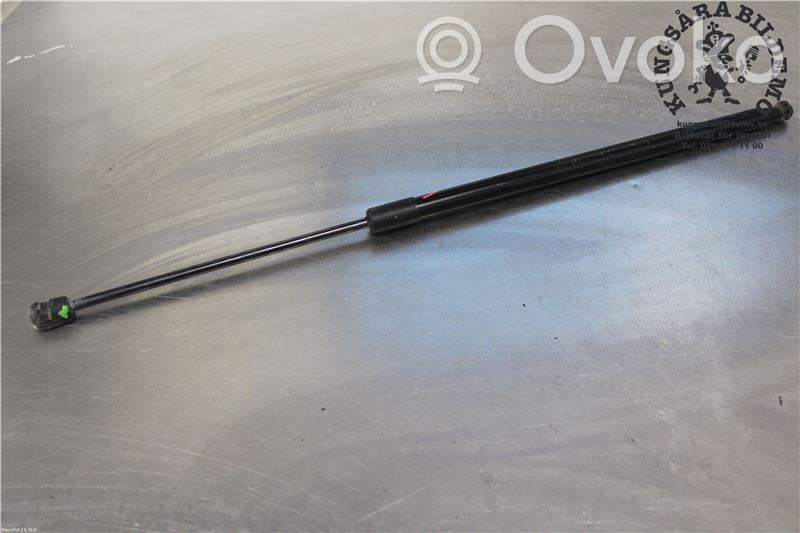 Mazda 3 III Tailgate strut 