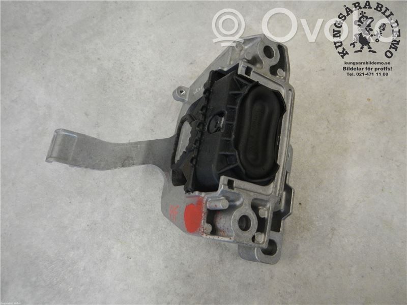 Volkswagen T-Roc Engine mount bracket 