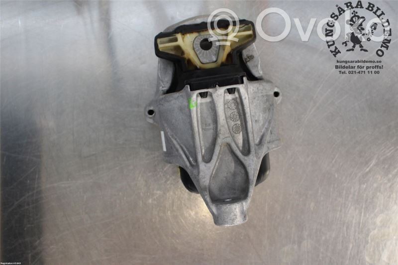 Engine mount bracket   8W0199372CD