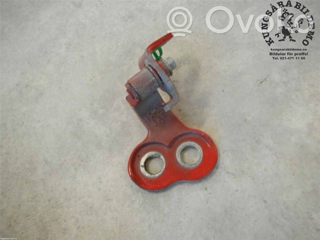 Ford Focus Front door lower hinge 