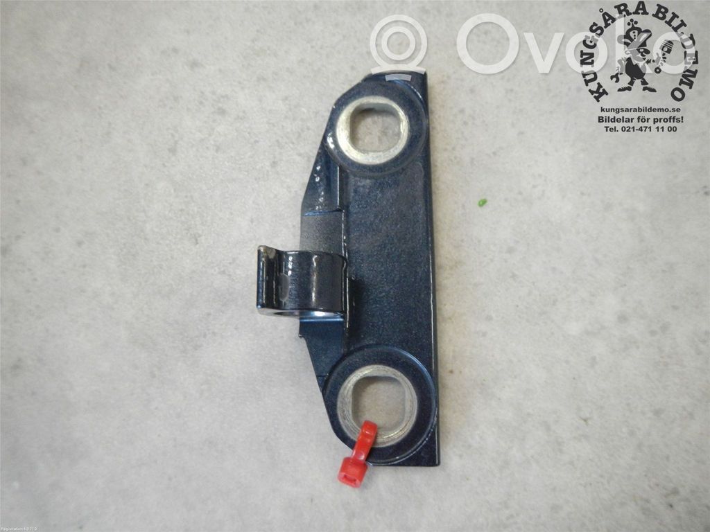 Volvo V70 Rear door lower hinge 