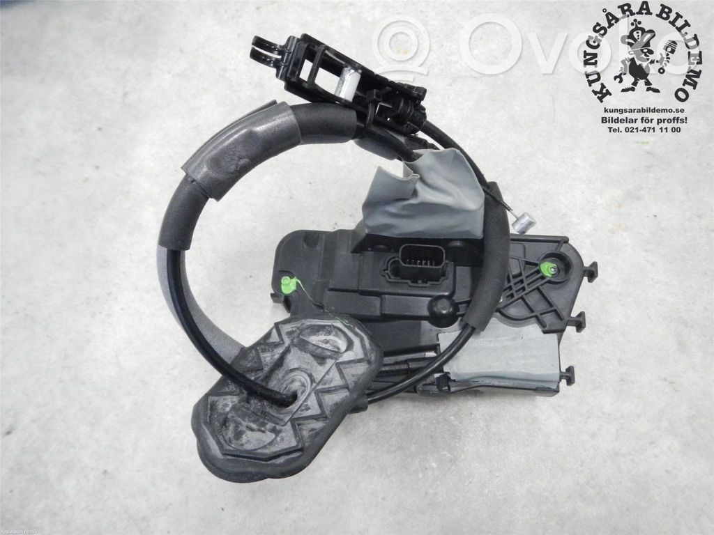 Ford Focus Takaoven lukko 