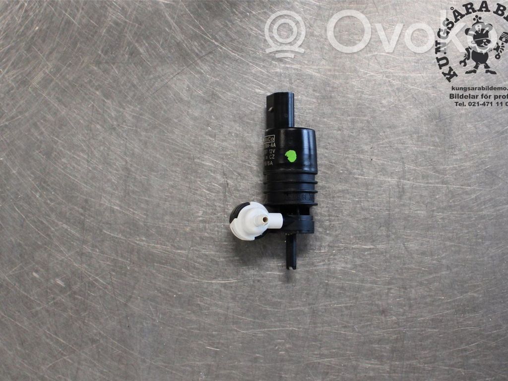 Ford Kuga II Windscreen/windshield washer pump 