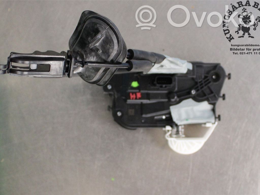 Ford Focus Priekšpusē slēdzene 