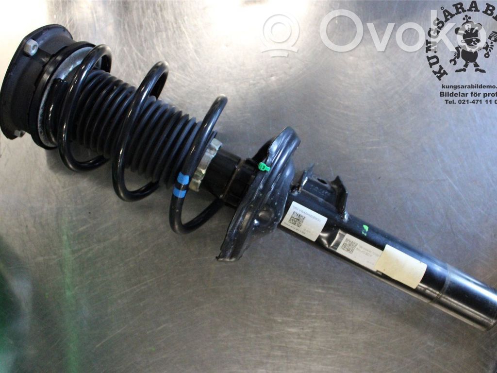 Volkswagen Golf VIII Amortyzator osi przedniej ze sprężyną 