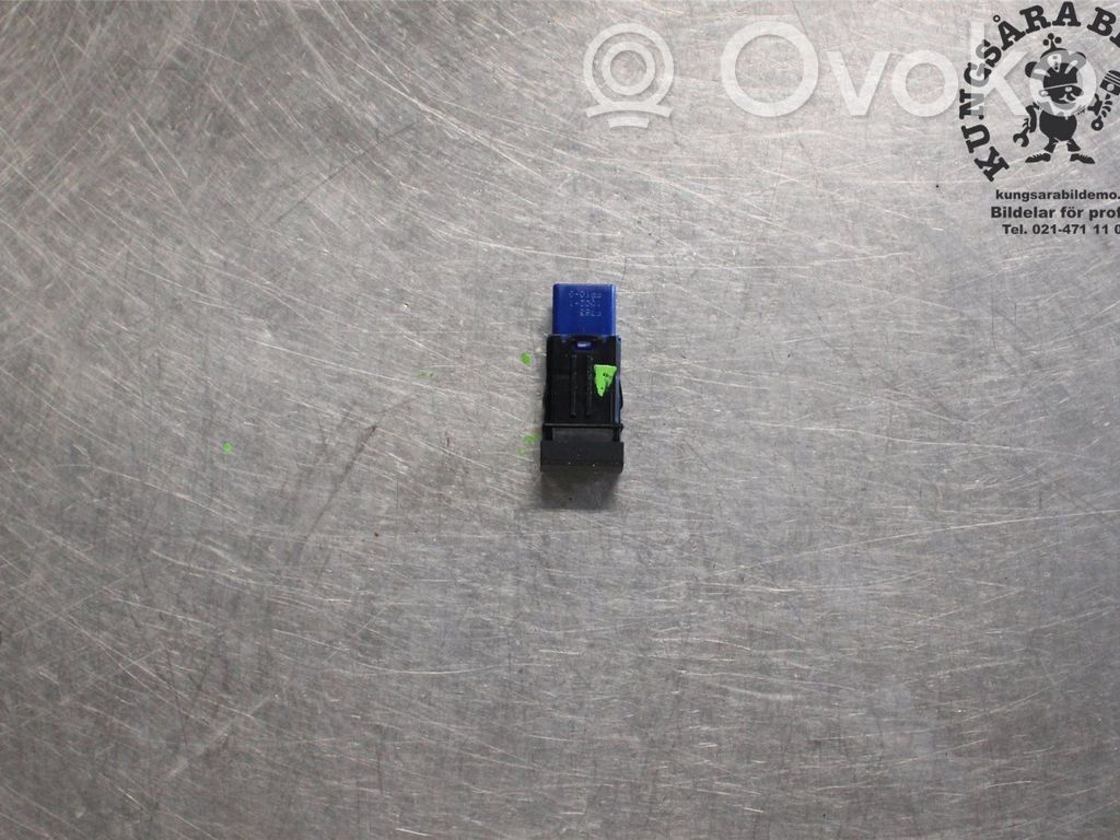 Tailgate/boot open switch button   8496602010