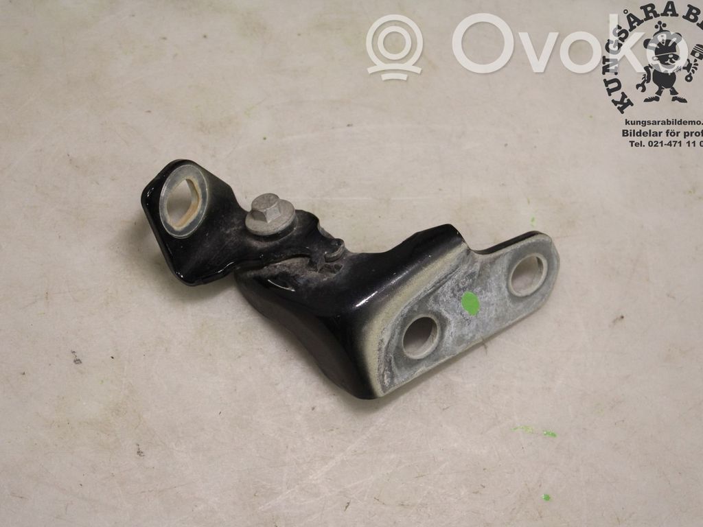 Ford Puma Front door lower hinge 