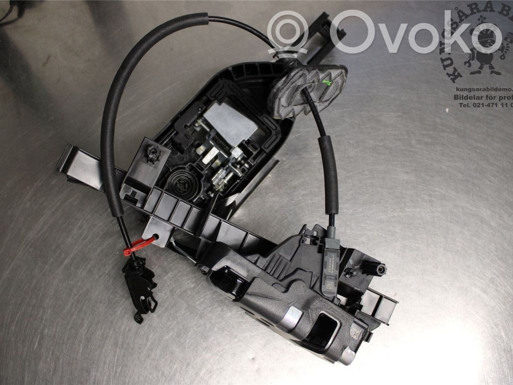 Ford Focus Priekšpusē slēdzene 