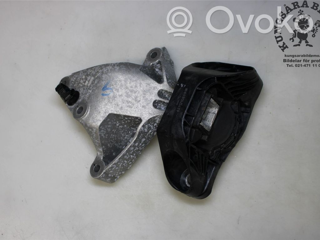 Mitsubishi ASX Engine mounting bracket 