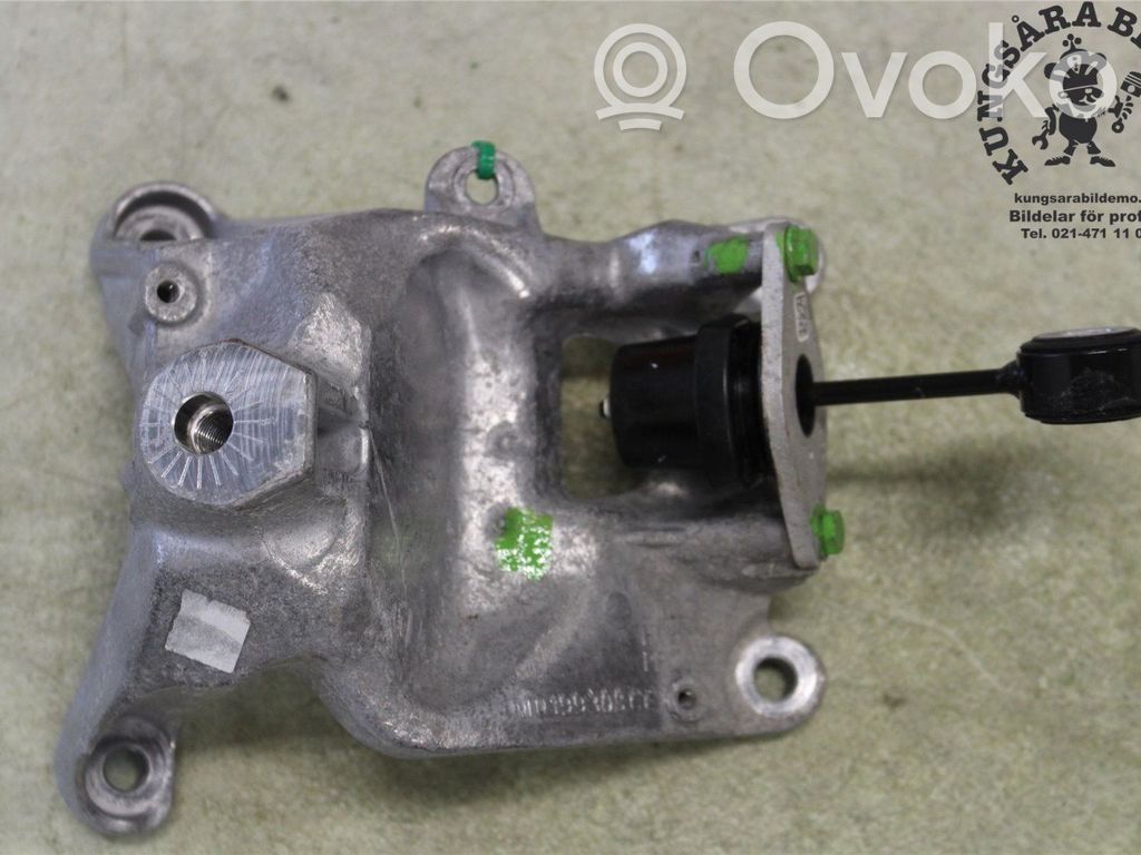 Volkswagen Touareg III Engine mounting bracket 