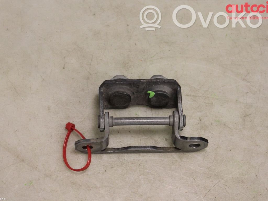 Subaru XV II Tailgate/trunk/boot hinge 