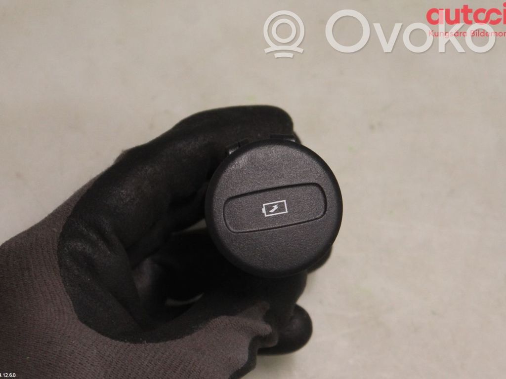 Enchufe conector USB   32371568,32231928,32231928