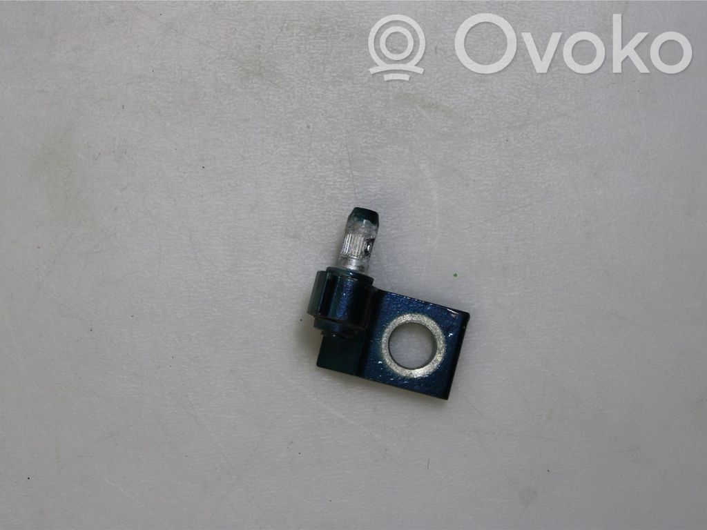 Volkswagen PASSAT B8 Front door upper hinge