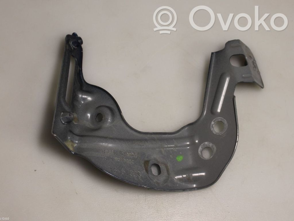 Volkswagen Golf Sportsvan Fender mounting bracket 