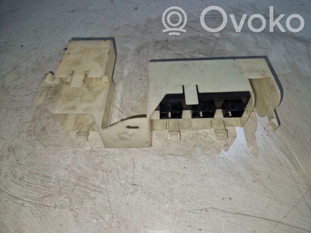 BMW 7 E65 E66 Sonstige Relais 