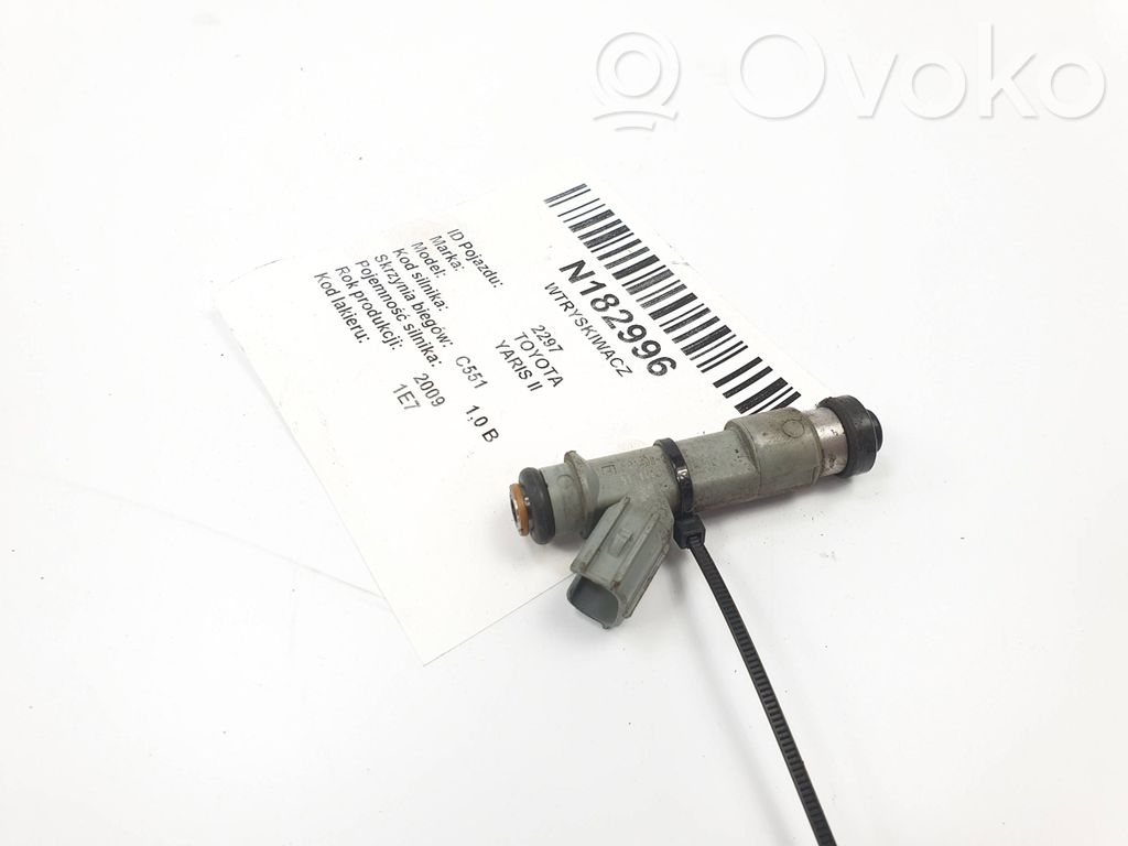 Toyota Yaris Fuel injector 